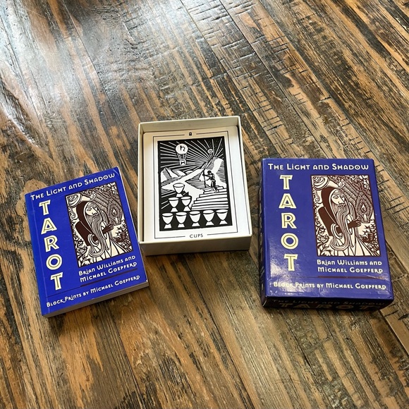 The Light and Shadow Tarot Cards - Picture 5 of 11